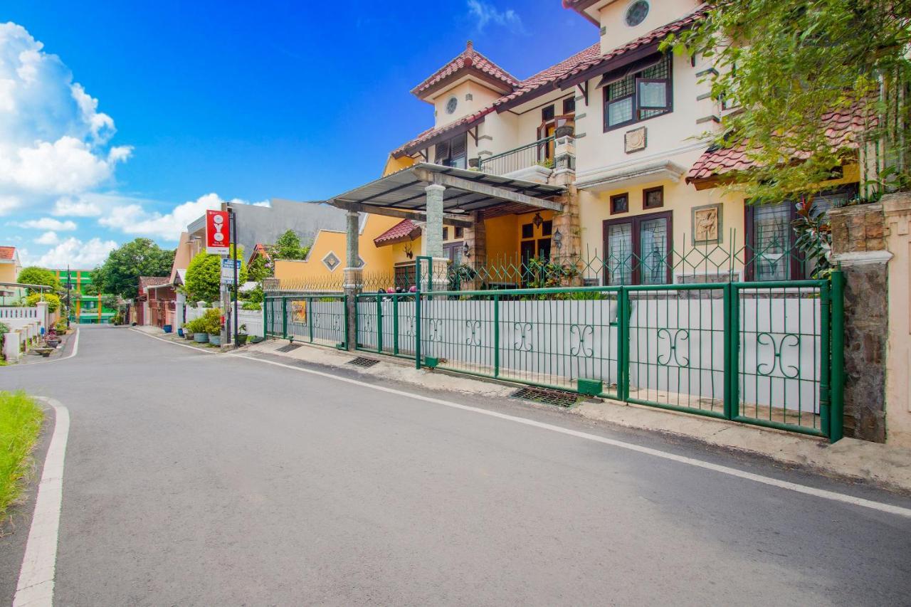 Oyo 3217 The Ts Homestay Malang Dış mekan fotoğraf