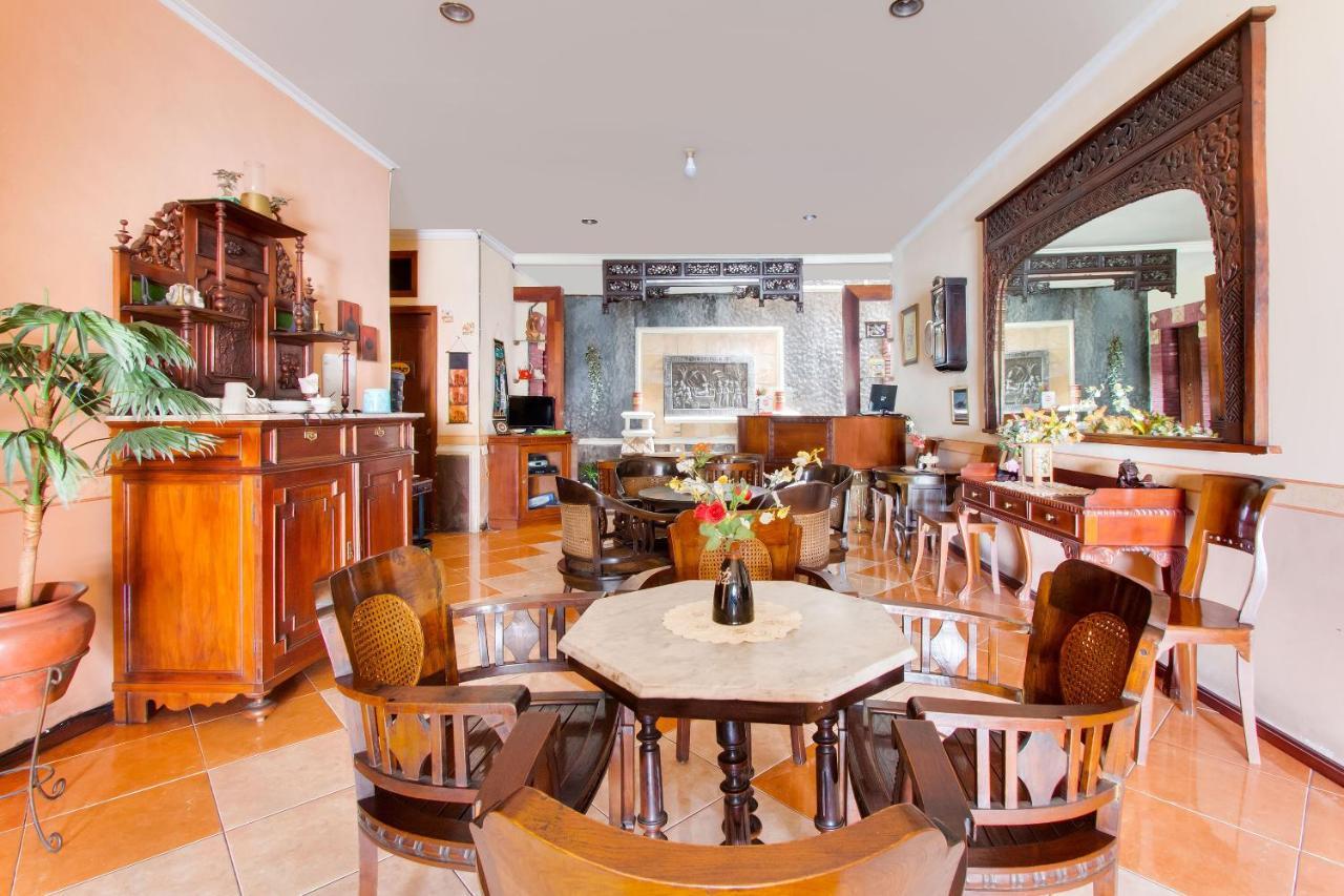 Oyo 3217 The Ts Homestay Malang Dış mekan fotoğraf