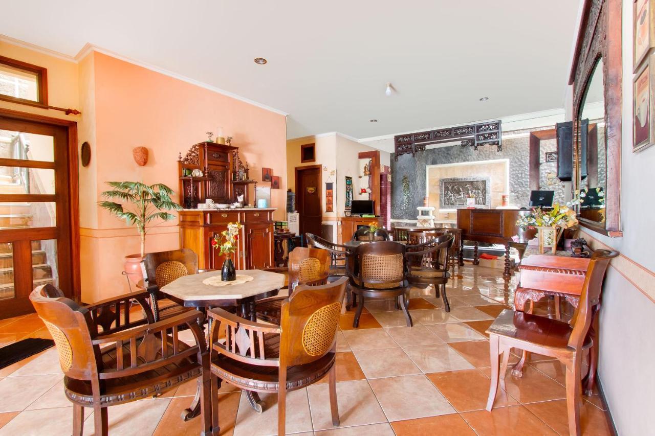 Oyo 3217 The Ts Homestay Malang Dış mekan fotoğraf
